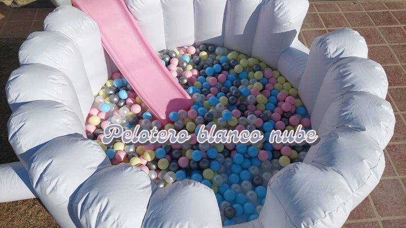 Pelotero Blanco Nube + 2 Toboganes — alquiler en Córdoba