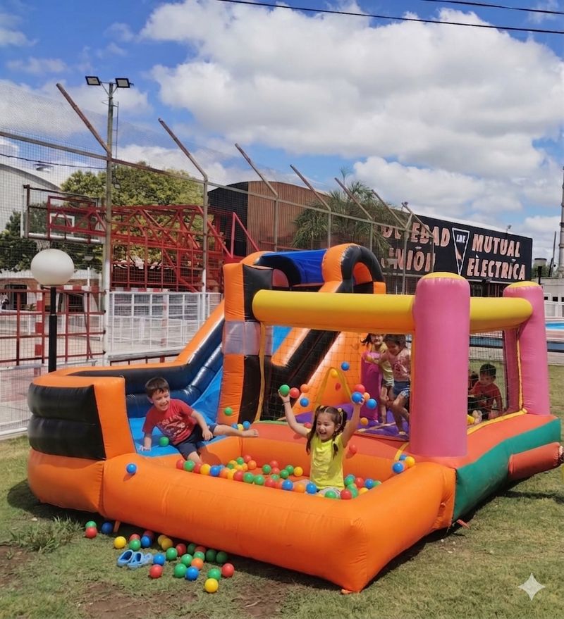 Castitobogan con pelotero multicolor — alquiler en Córdoba